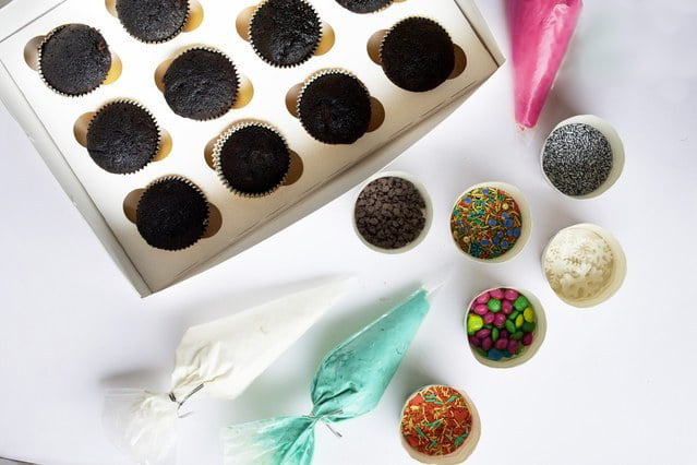 DIY Cupcake & Cake Pop Kits: Let’s Fight The Quarantine Crazies!