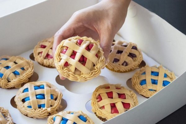 Cupcakes decorated to look like pies