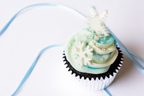 Winter Themed Cupcakes with snowflakes